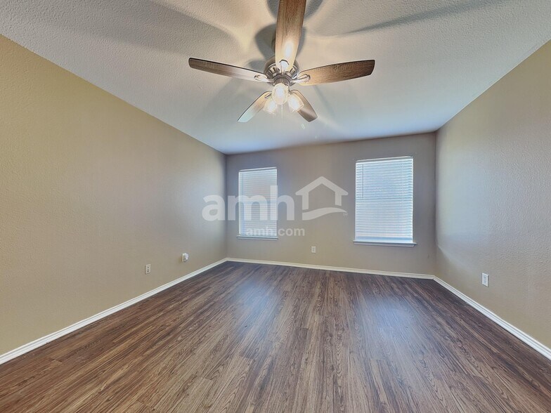 Building Photo - 1313 Gray Dawn Dr