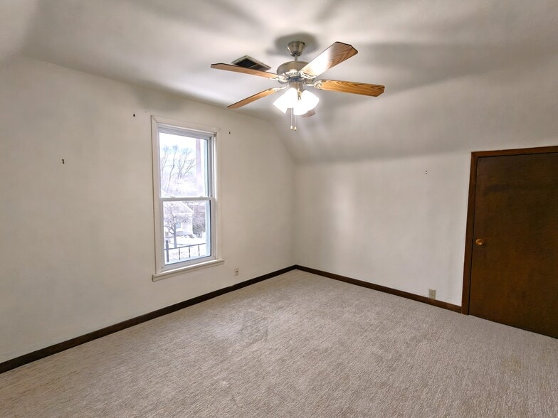 UPSTAIRS BEDROOM4 - 1011 E Grand Ave