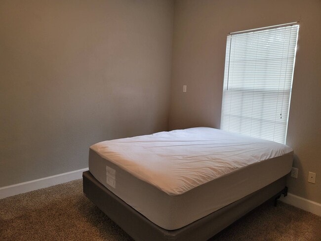 Building Photo - 7 6th Ave