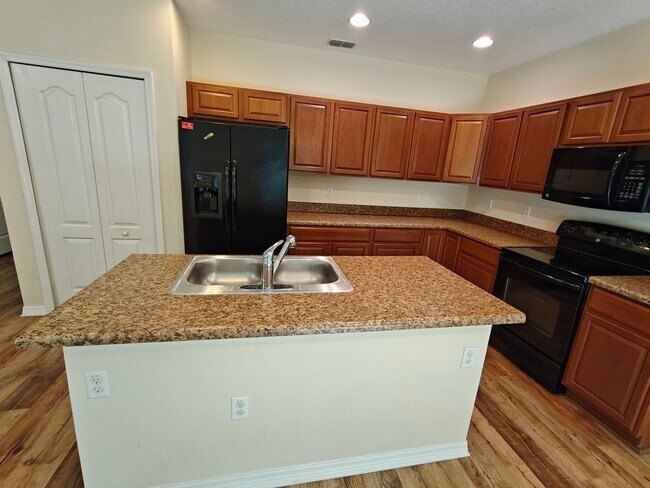 Building Photo - Charming & Modern 3-Bedroom Home with Brig...