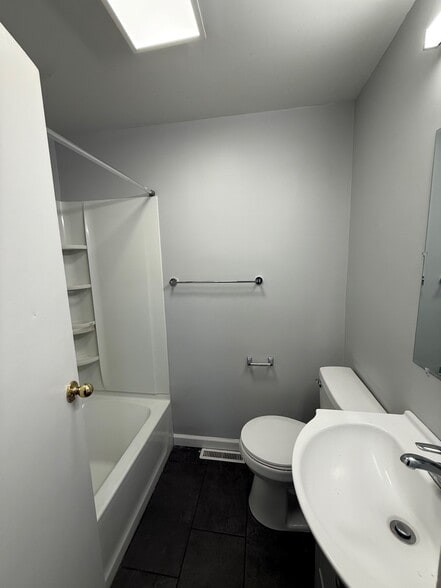 Building Photo - 31 Saratoga Ave