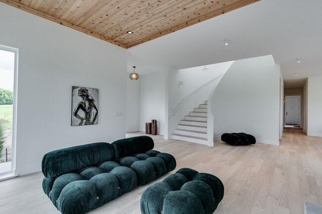 Building Photo - 4043 Serenbe St
