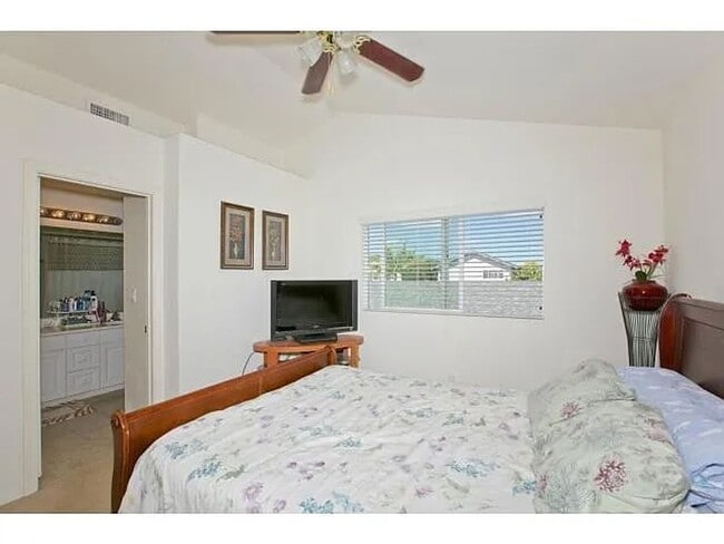 Building Photo - A stunning two-story house boasts three spacious bedrooms and 2.5 bathrooms