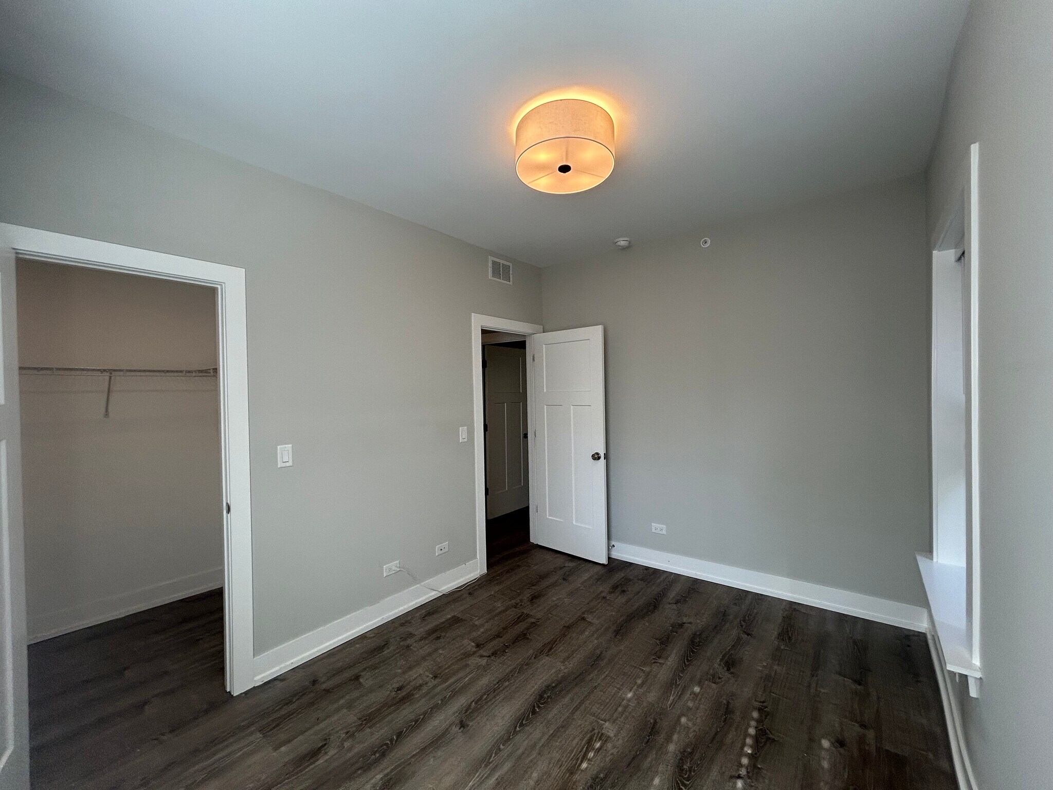 Building Photo - 1000 Crain St