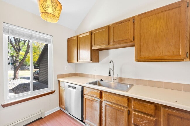 Building Photo - 4744 Edison Ln