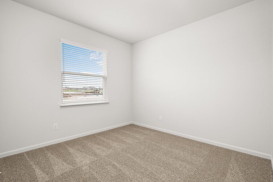Building Photo - 329 Magnolia Blvd
