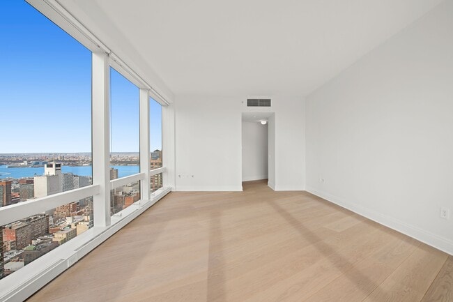 Building Photo - 80 Columbus Cir