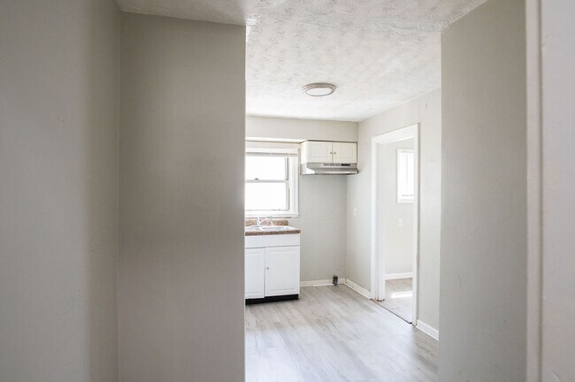 Building Photo - 331 Sandhurst Dr
