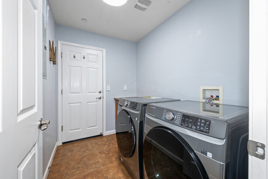 Building Photo - 183 Hearthstone Dr