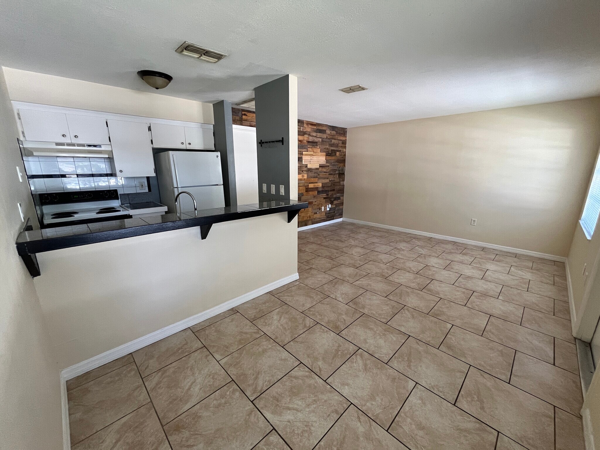 Building Photo - 715 Angelina Ln