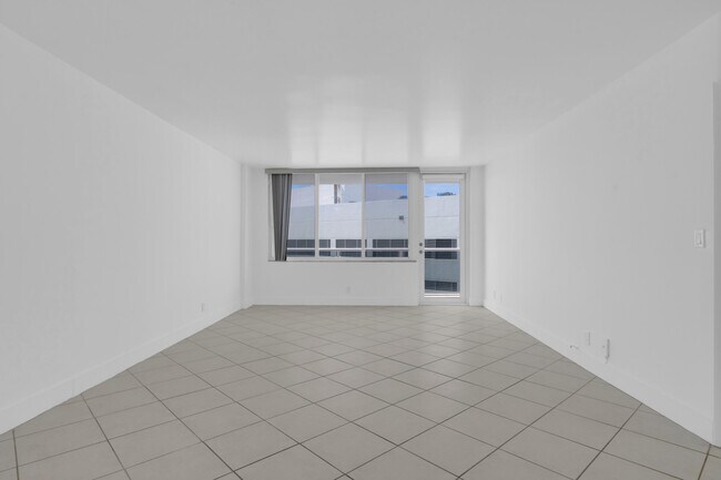 Building Photo - 3725 S Ocean Dr