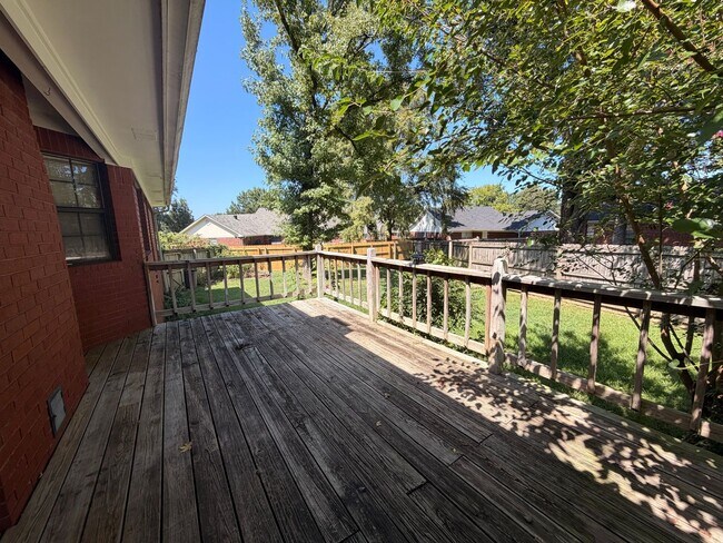 Building Photo - 1006 Nightingale Ln
