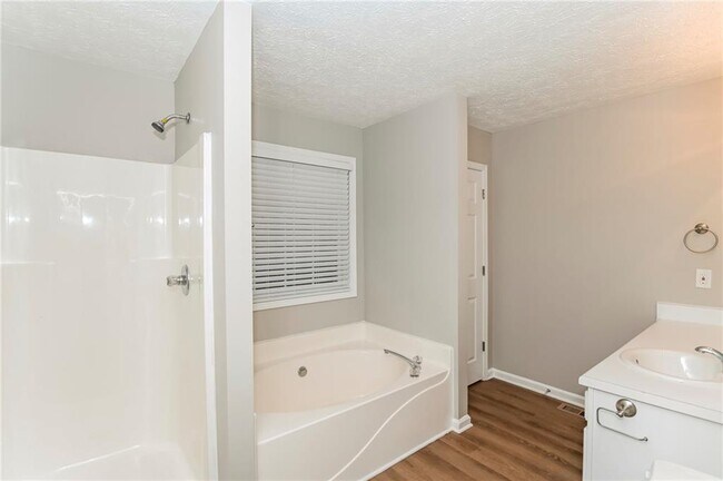 Building Photo - 331 S Red Oak Way