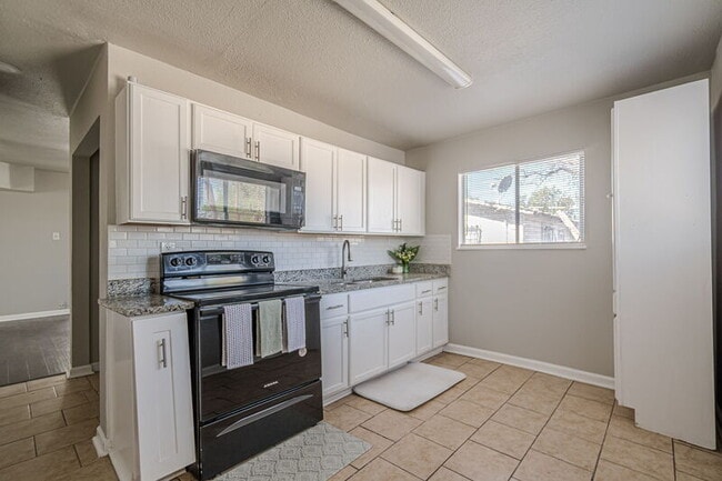 Building Photo - 2323 Arbor Pl