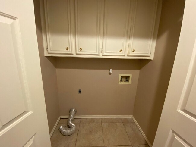 Building Photo - 7901 Albany Ave