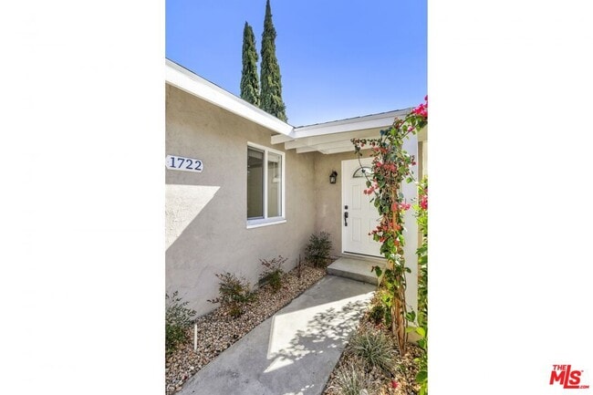 Building Photo - 1722 N Ave 45