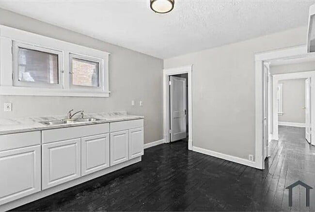 Building Photo - Charming 2BR House in Saint Louis