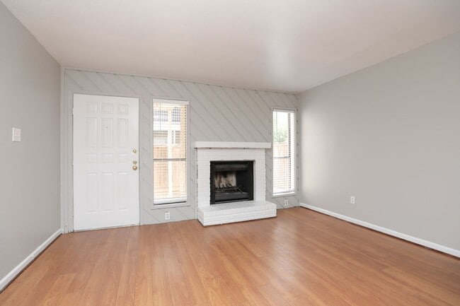 Building Photo - 2100 Wilcrest Dr