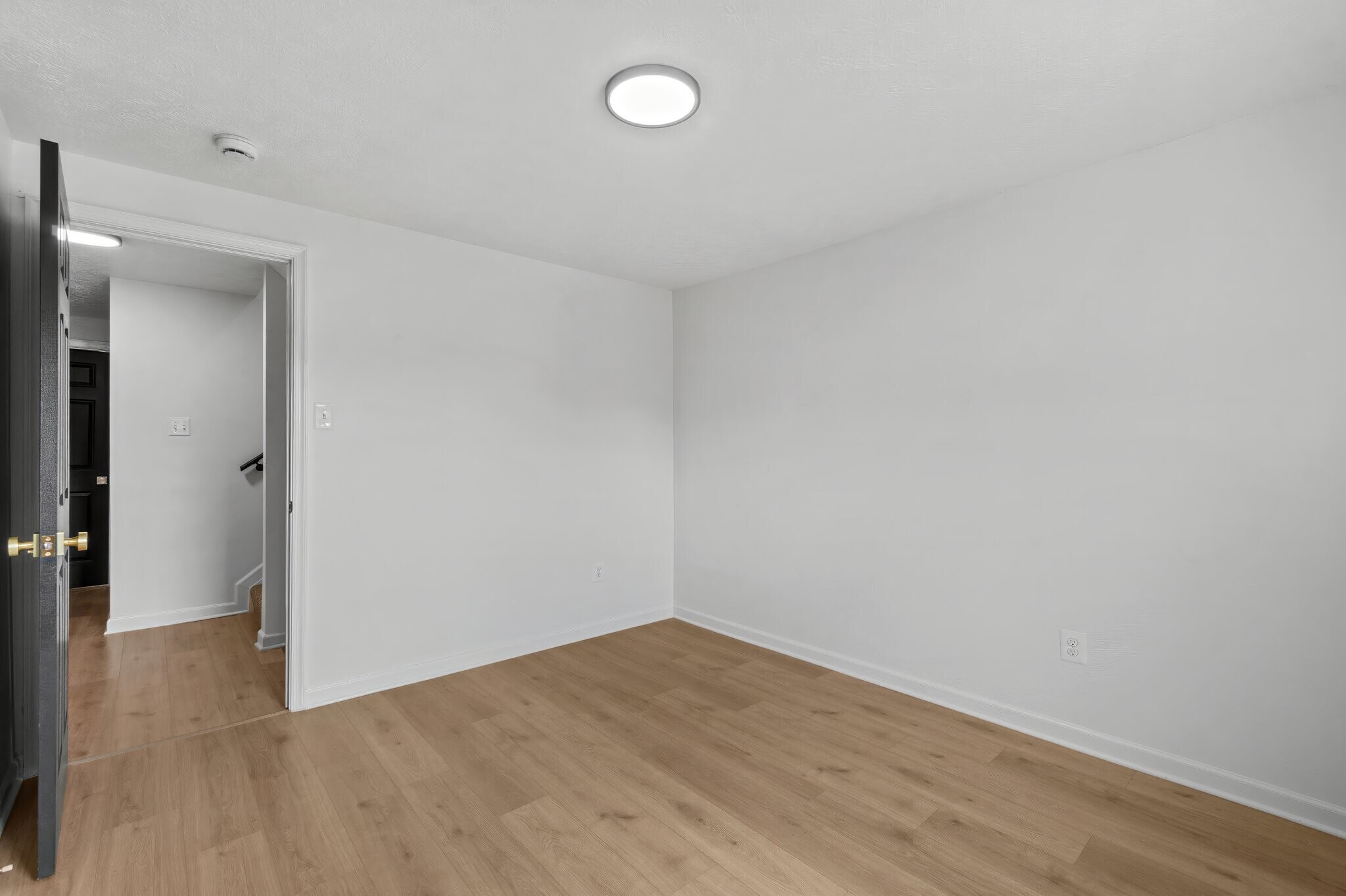Building Photo - 112 N Schroeder St