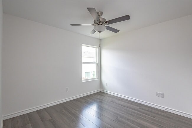 Building Photo - 9912 Kaspar Dr