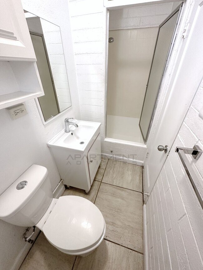 Building Photo - 264 Ka?iulani Ave