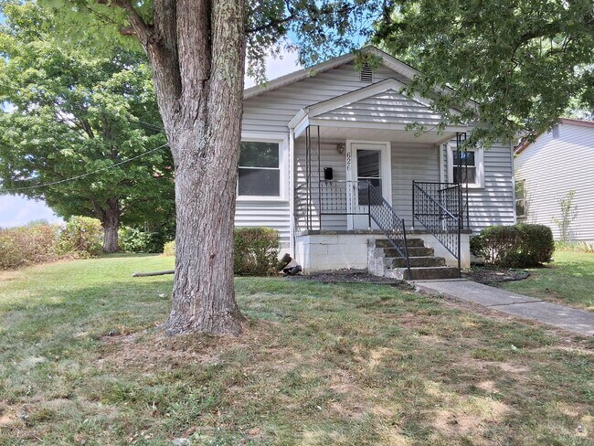 Primary Photo - Comfy 3 Bed, 1 Bath