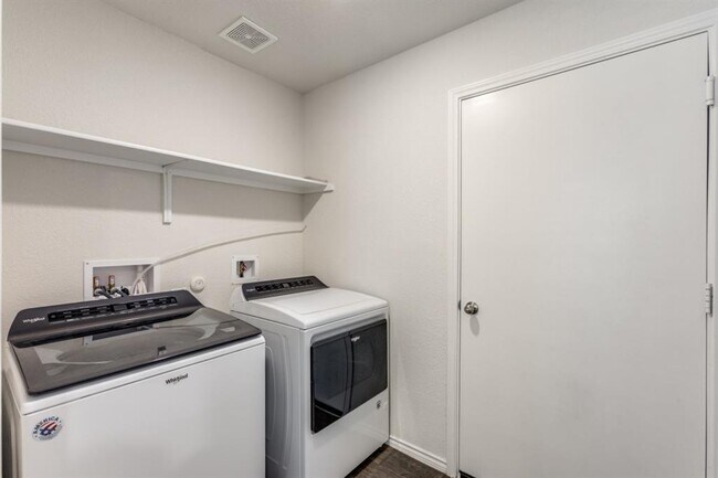 Building Photo - 250 Granary Dr