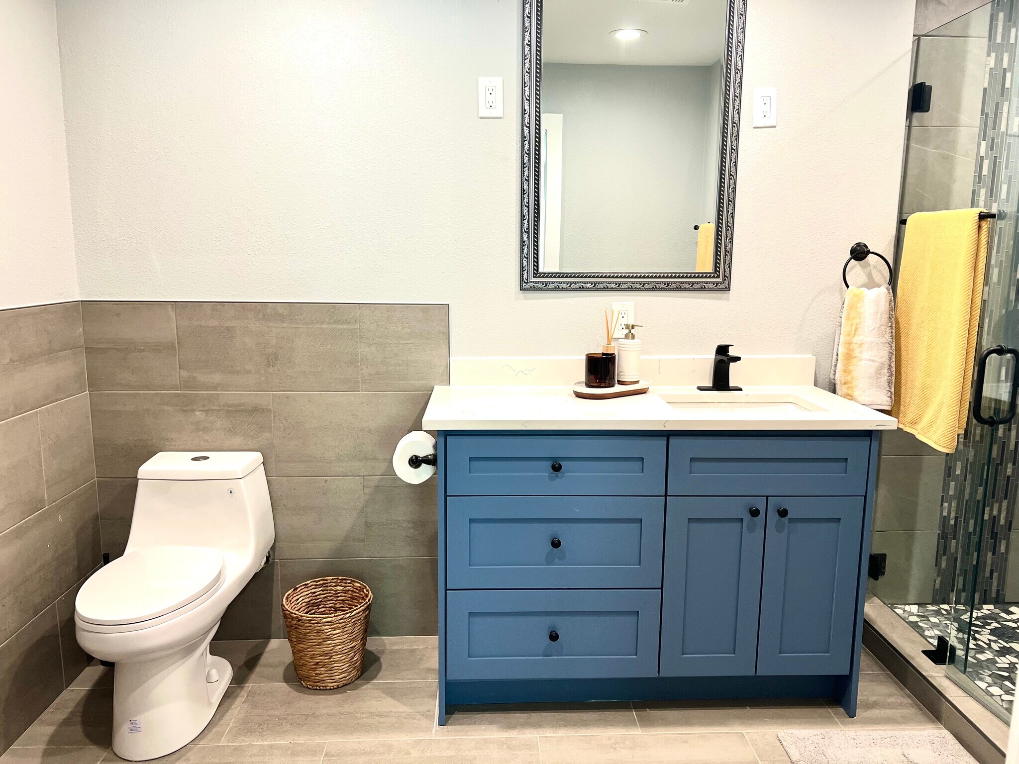 Building Photo - 1049 Meckel Dr