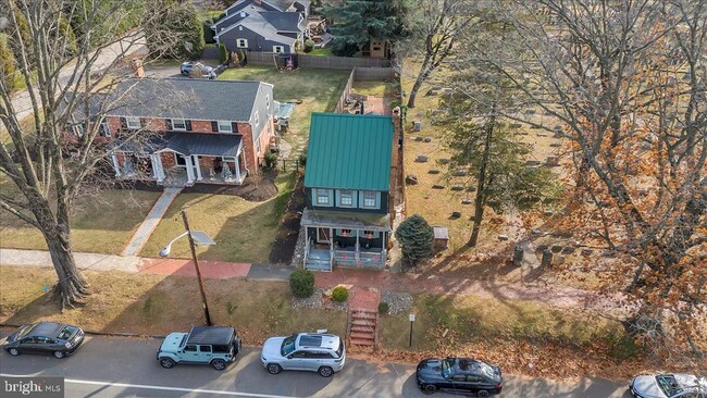 Building Photo - 406 Kings Hwy E