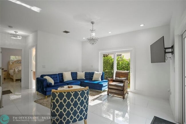 Building Photo - 833 SW 17th St