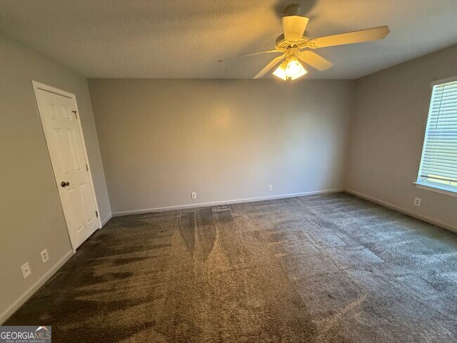 Building Photo - 115 Lake Wisteria Ct