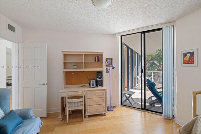 Building Photo - 3610 Yacht Club Dr