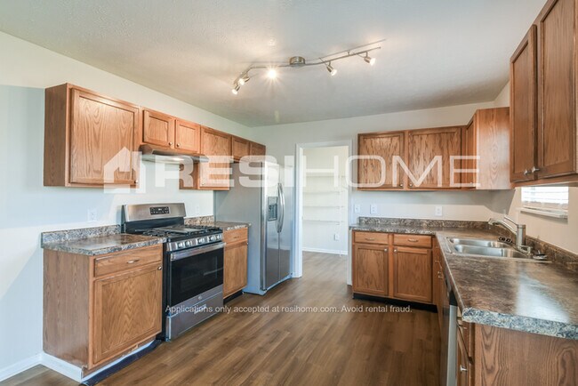 Building Photo - HOME FOR RENT!!