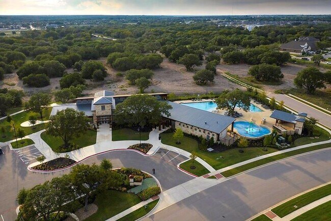 Building Photo - 420 Staunton Dr