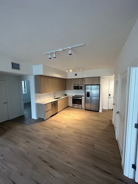 Primary Photo - 6976 W 4th Way