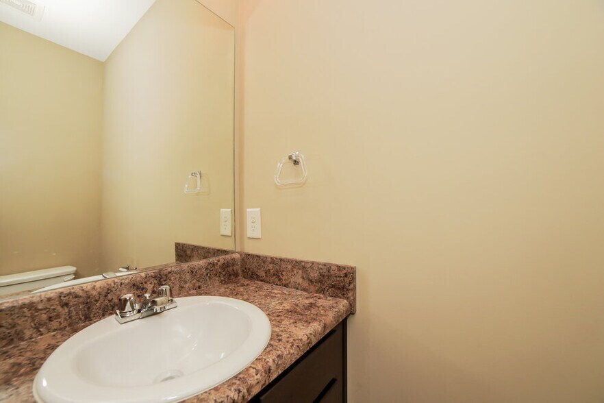 Building Photo - 67 Hamil Ct NW