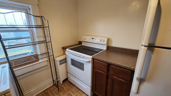 kitchen - 6909 Linden Ave
