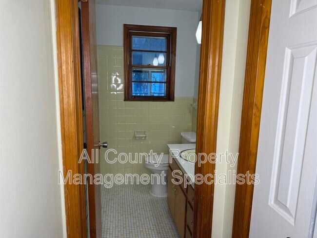 Building Photo - 108 Oak Ln