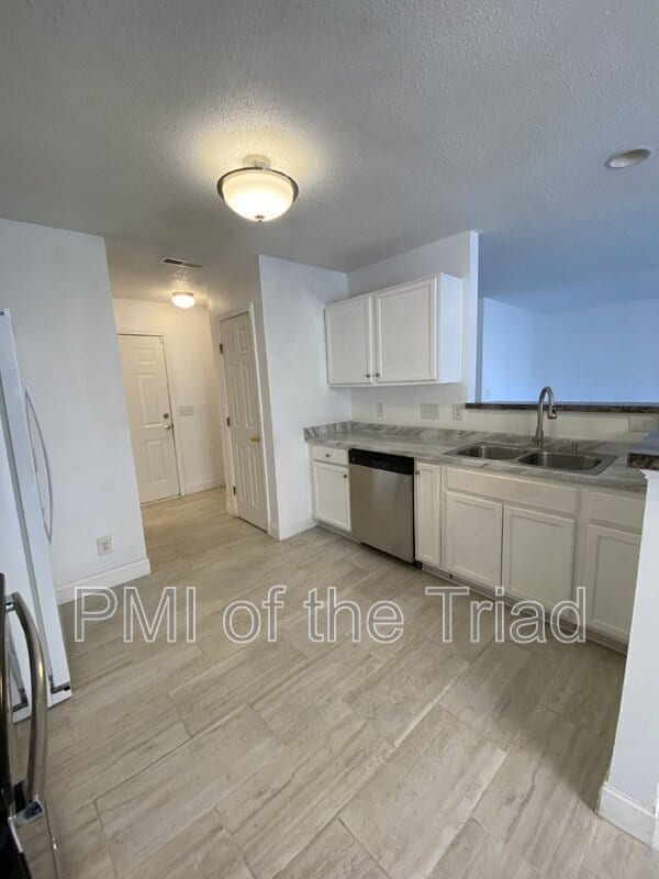 Building Photo - 202 Kinnley Ct