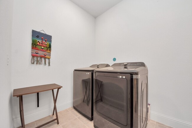 Building Photo - 10018 Knollwood Ln