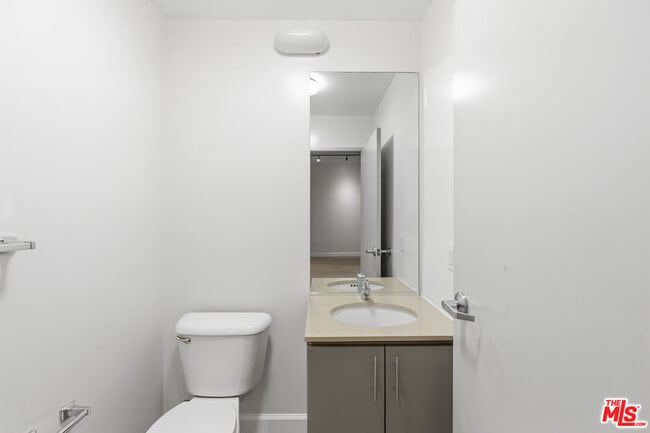 Building Photo - 1130 Flower St