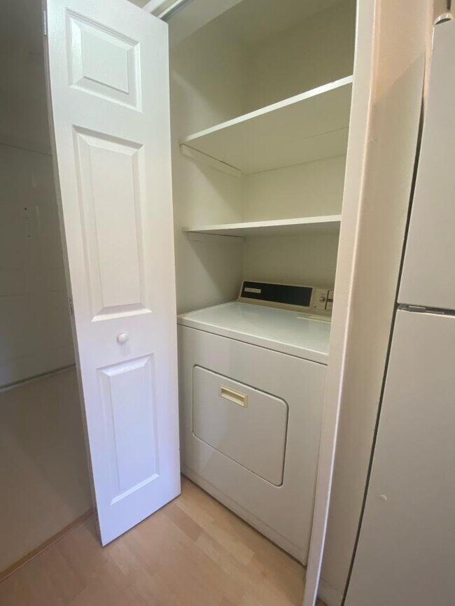 Building Photo - 2 bedroom in San Rafael CA 94901