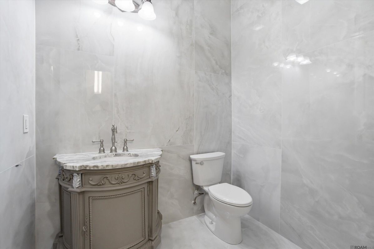 Building Photo - 926 Crown Alley