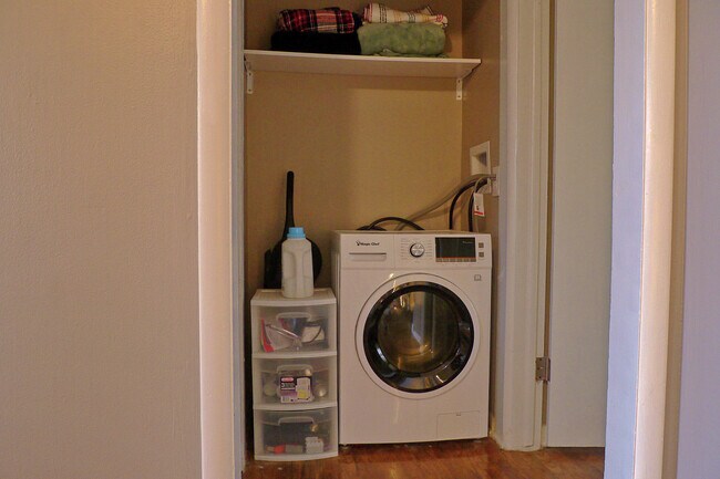 Building Photo - 3428 Charlotte St