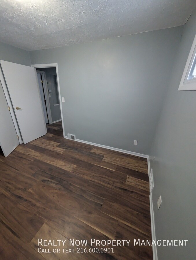 Building Photo - 15709 Northwood Ave