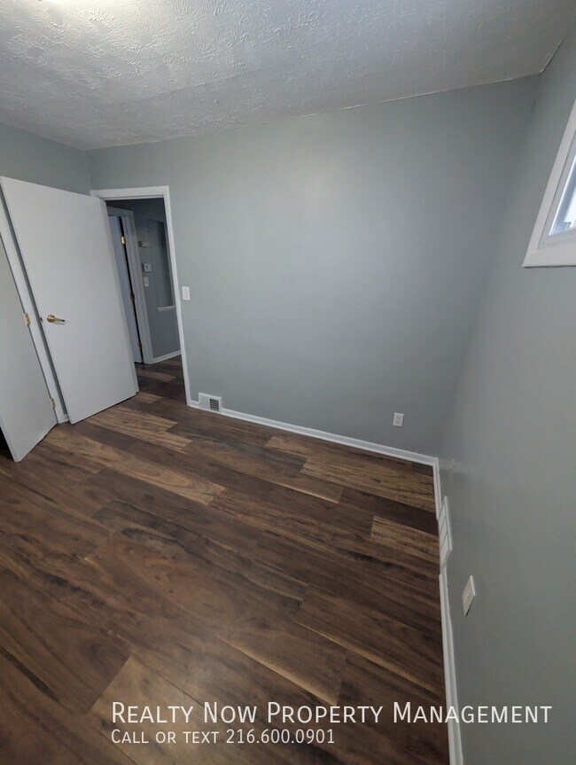 Building Photo - 15709 Northwood Ave