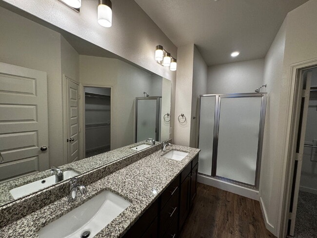 Building Photo - Townhome Located South Of Town Near Cooper...