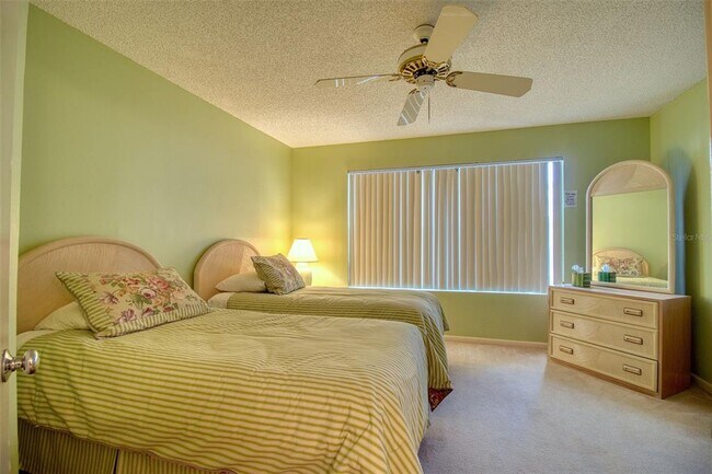 Building Photo - 6059 Bahia Del Mar Blvd S