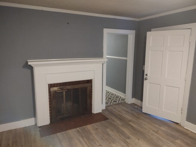 Building Photo - 1403 6th Ave