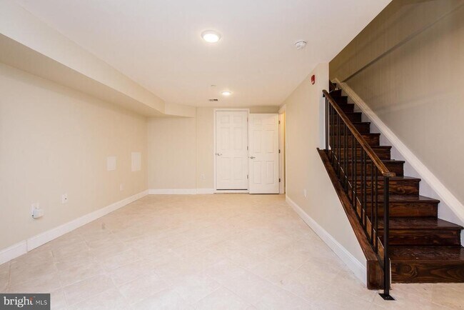 Building Photo - 1802 E Huntingdon St